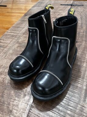 RARE Vtg Dr. Martens MIE Double Zip Ankle Boots Black Leather 90s
Y2K Punk Sz 6